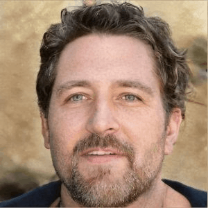 Andrew Cunningham Headshot